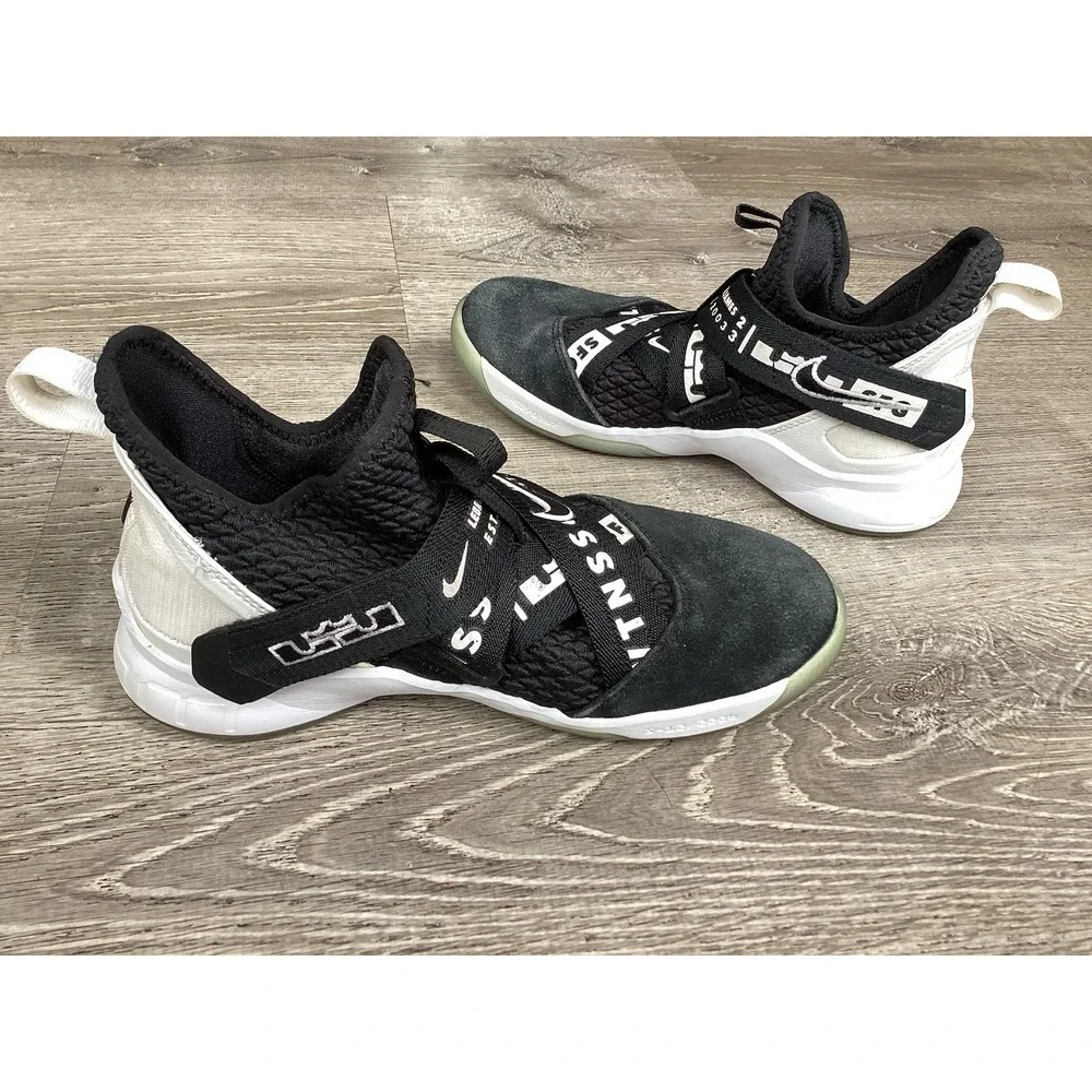 Nike LeBron Soldier Black White Size 5.5Y Sneakers AA1352-005 Basketball Shoes